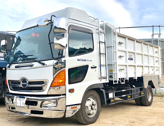 広島県内の木造・コンクリート解体工事は「株式会社マツノ」 車輛運搬機「4tロングダンプカー」
